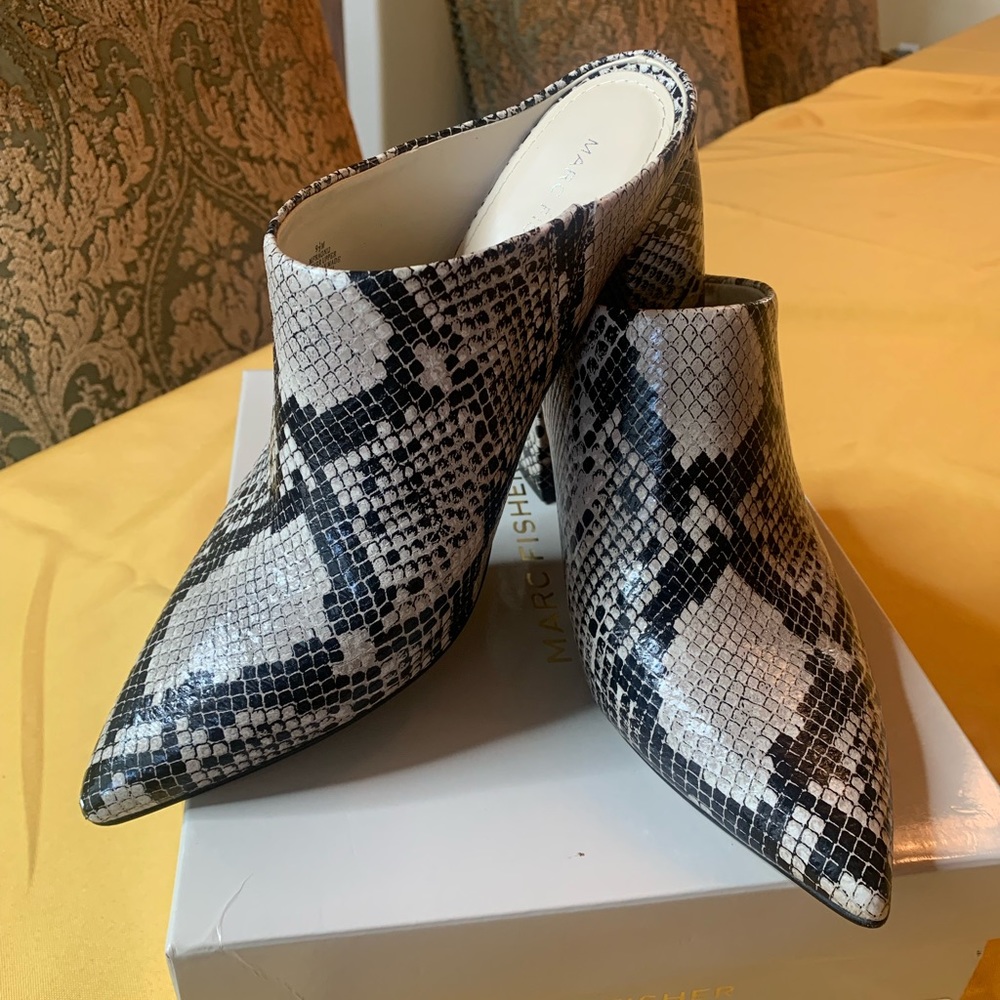 Snake Embossed LEATHER  MULES size 9.5